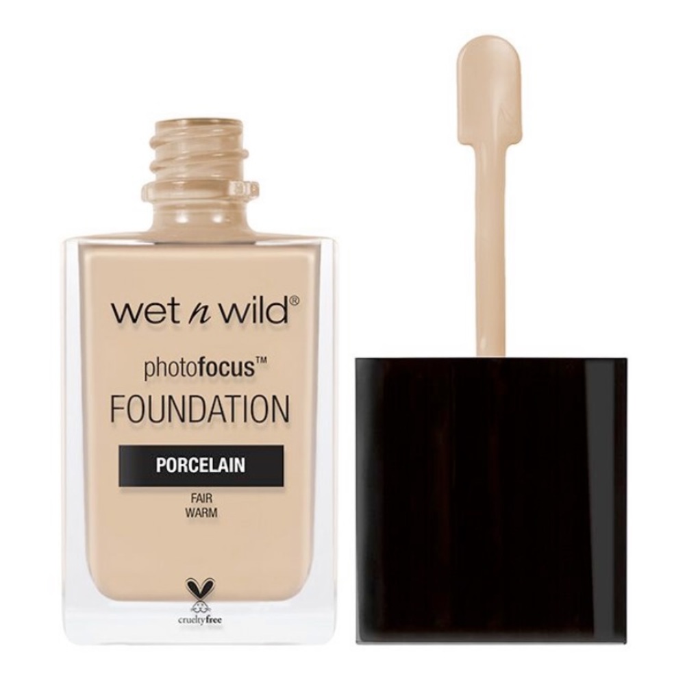 3/$15 wet n wild Photo Focus Matte Foundation - Porcelain (Fair Warm)